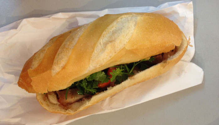 Mỹ Phụng - Bánh Mì Kẹp Chả Bò - Nguyễn Sinh Sắc