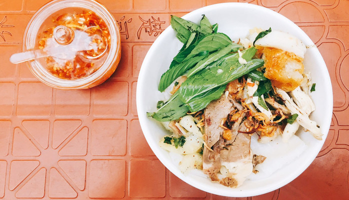 Cô Năm - Bánh Ướt Nóng