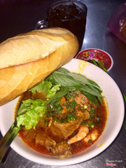 Bò Kho Bánh Mì 30k. Thêm 5k tôm. 