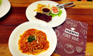 Pura Vida Steak gồm 3 loại sốt: tiêu - nấm - BBQ