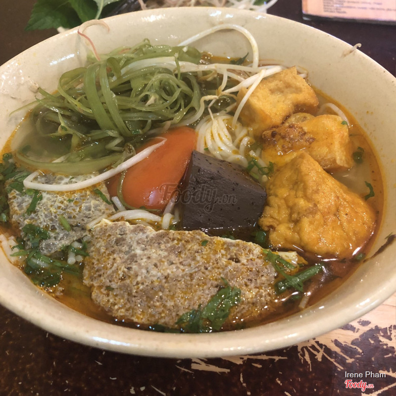 Bún riêu chả ốc