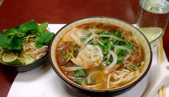 Bún Bò - Lê Ngô Cát