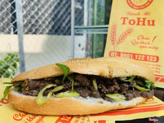 Bành mì bò sốt tiêu đen