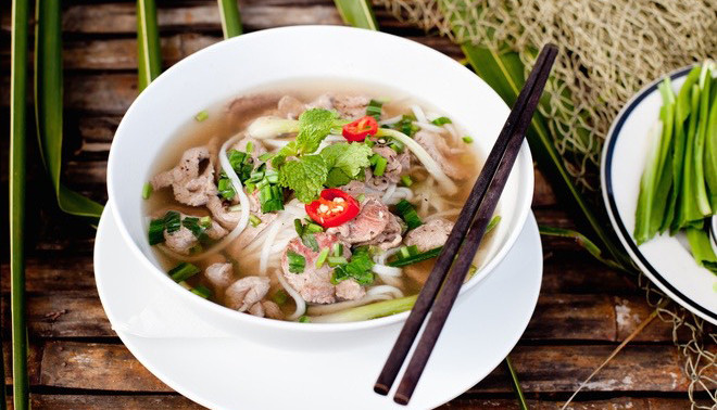 Bà Thái - Phở Gà, Bò, Sốt Vang & Miến Ngan