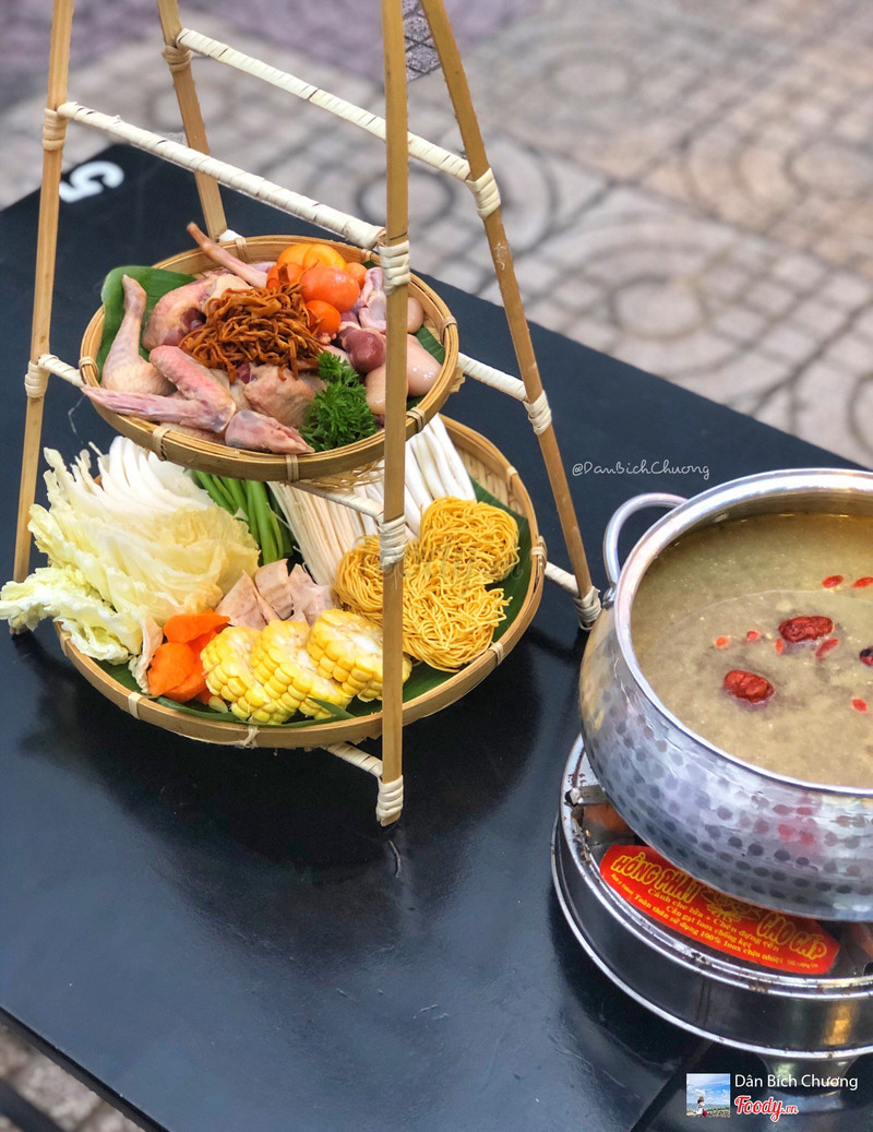 Lẩu chim bồ câu với nấm đông trùng