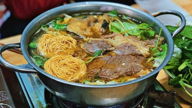 Lẩu Bò Nhà Gỗ - Kha Vạn Cân