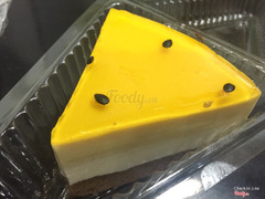Passionfruit Cake: 2 layers of light flavored jelly on a chocolate cake bottom