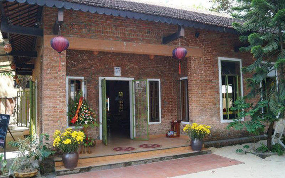 Oasis Bar & Hostel