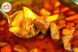 bò hầm rượu vang