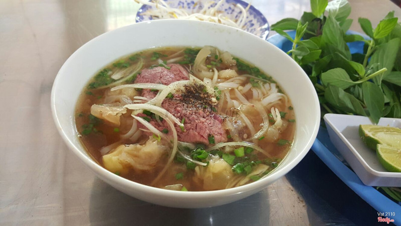 Phở bò tái gân