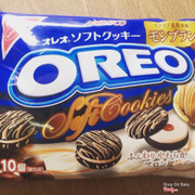 Oreo phiên bản bánh bông lan mới lạ cho các tín đồ của Oreo đây ^o^ phiên bản đặc biệt nhân kem hạt dẻ đây 😘😘😘😘