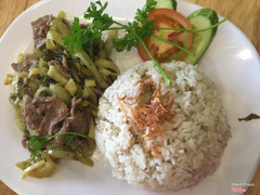 Cơm bò xào cải chua