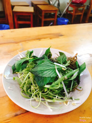 Rau ăn kèm bún bò-đã yêu cầu trụng sẵn