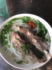 Bánh canh cá tươi hoặc cọng nhỏ thì bún cá tươi, món này mình rất thích chỉ 20k/ tô 