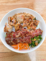 Bún thịt nướng chả giò