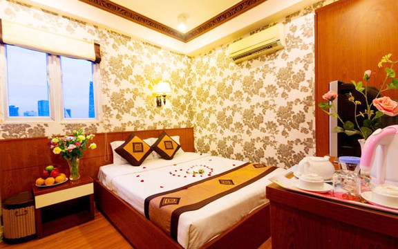 Cầu Vòng Hotel