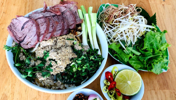 Bún Rạm Bò - Lẩu Gà Ớt Hiểm Cô Út