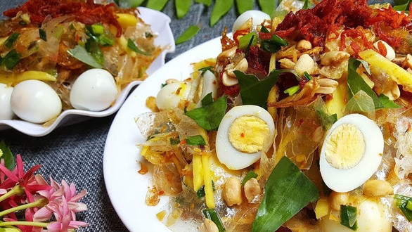 Em Bon - Bánh Tráng Trộn & Nộm Bò Khô