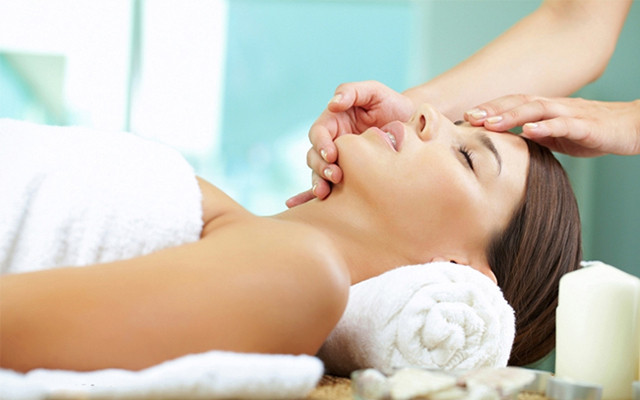 Chăm Sóc Da Diễm Trang - Phạm Văn Hai