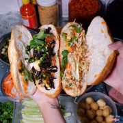 bánh mì khô bò - khô gà