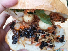 Bánh mì khô bò
