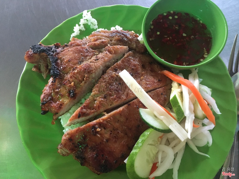 cơm tấm sườn nướng