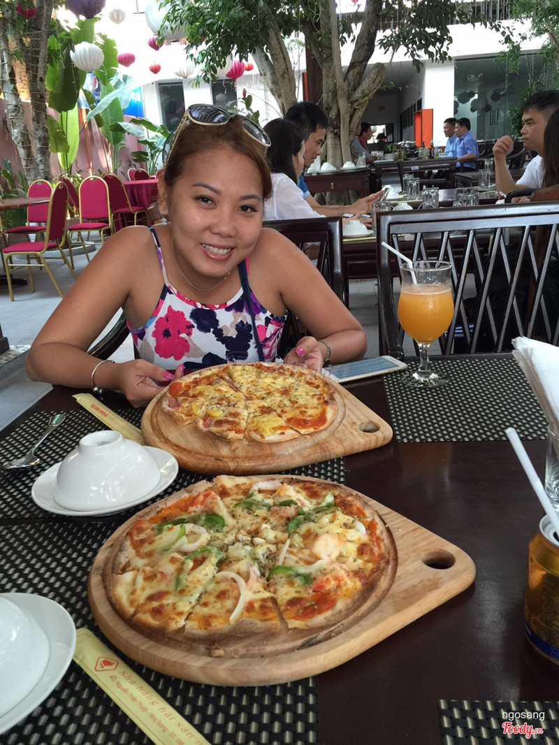 Pizza thịt va nắm