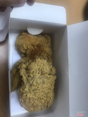 Hơi thất vọng vì gọi combo gà rán sốt cay mà lại nhận được gà giòn . :|