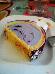 roll cake w blueberry ice cream