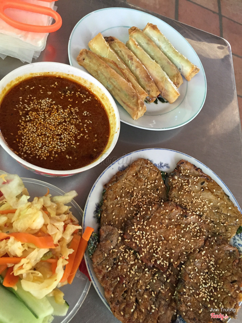 thịt nướng + nem rán