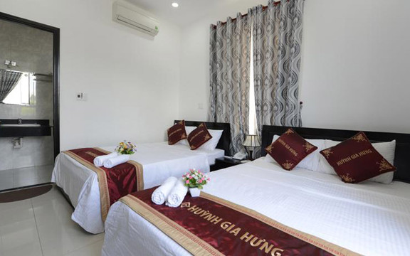 Huỳnh Gia Hưng Hotel