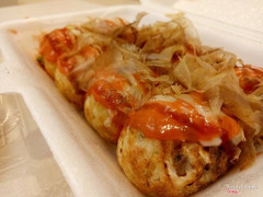 Takoyaki 25.000 VNĐ/ 8 viên, 15.000 VNĐ/ 4 viên