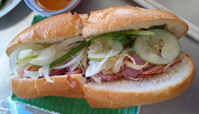 Cô Huế - Bánh Mì Như Lan