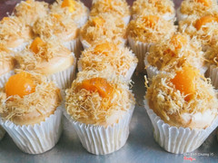 Bông lan trứng muối nhân phô mai (50k/10 cái)