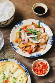 Sauteed Squid with pineapple and onion , chilli , pineapple 89k