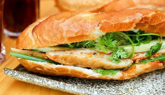 Tuli - Bánh Mì Bò, Gà Nướng Phô Mai & Chè Kem Nổi