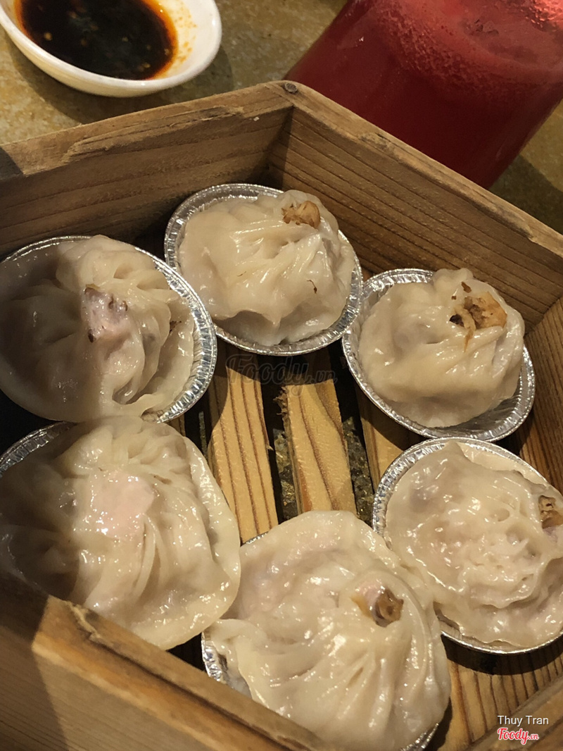 Bánh xiaolongbao. Nhất định phải thử nha! Nó ngon hơn các chỗ khác mình từng ăn