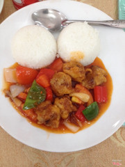Cơm sườn xào chua ngọt