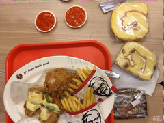 Món mới CHIZZA Hương vị đậm đà của gà cùng zới sốt pizza, nhâm nhi 1 hộp khoai thì hết sảy, ngần ngại zì mà ko tới KFC để thưởng thức CHIZZA