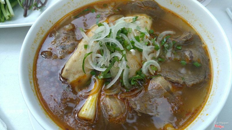 Bún bò thịt và chả 