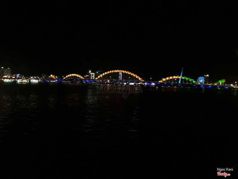 Ngắm Cầu Rồng đổi màu