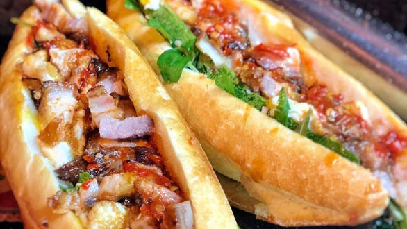 Bích Thủy - Bánh Mì Heo Quay