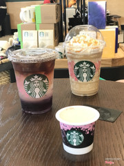 Butterfly pea cold brew và Maccadamia Cappucino Frap