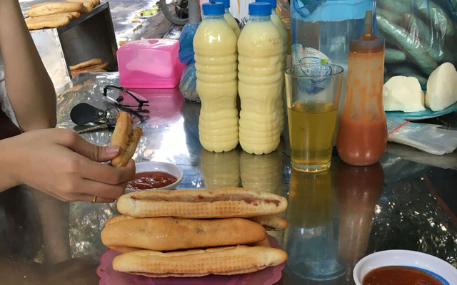 Bánh Mì Cay Sữa Ngô