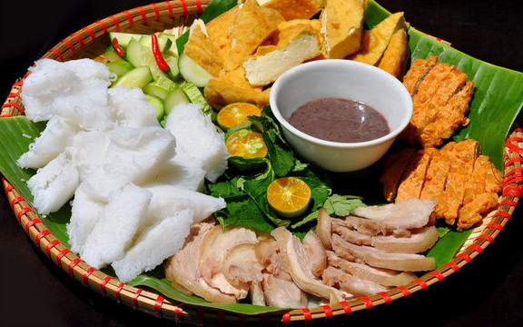 Bún Đậu Mẹt, Chả Cốm, Xúc Xích - Hồ Tùng Mậu