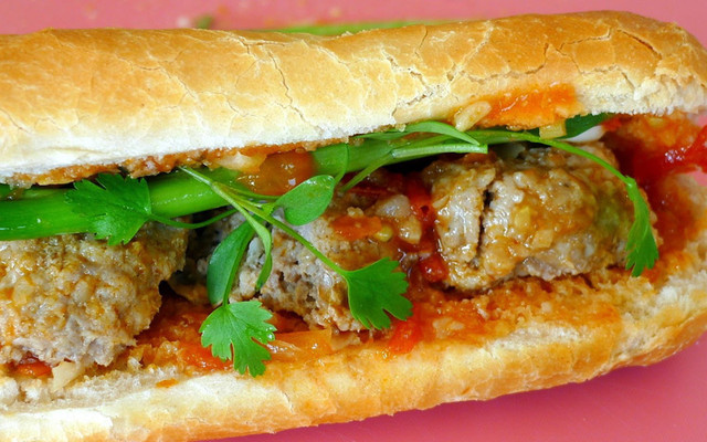Bánh Mì Xíu Mại - Quốc Lộ 13 Cũ