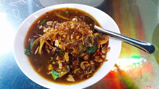 Hột vịt lộn xào me