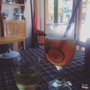 Góc ngồi yên tĩnh, khá thú vị để ngắm người qua lại 