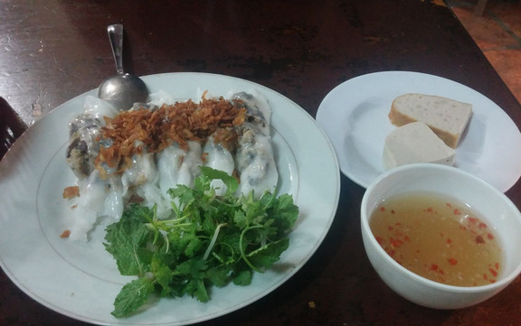 Bà Hoa - Bánh Cuốn