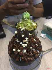 Bingsu trà xanh và bingsu socola